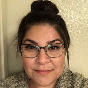 Meet your Posher, Claudia